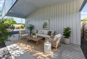 A Flexible Five-Bedroom Coastal Home Designed for Two Families image 15