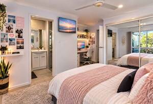 A Flexible Five-Bedroom Coastal Home Designed for Two Families image 12