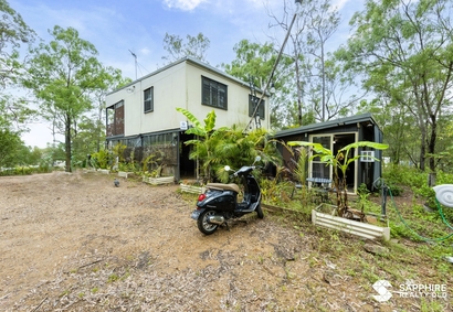 Thumbnail: A Private Modern Retreat Offering Space to Breathe