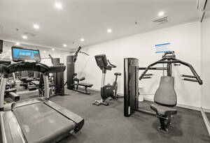 Live the Surfers Paradise Beach Lifestyle Fully Furnished - New Carpet/Freshley Painted image 15