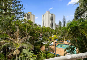 Live the Surfers Paradise Beach Lifestyle Fully Furnished - New Carpet/Freshley Painted image 4