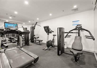 Live the Surfers Paradise Beach Lifestyle image 3