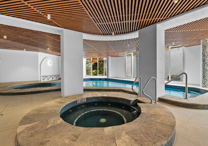 Live the Surfers Paradise Beach Lifestyle image 2