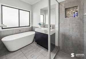 🌴 Qunaba Lifestyle - Half an Acre, Shed/Workspace, Beach Moments Away image 17