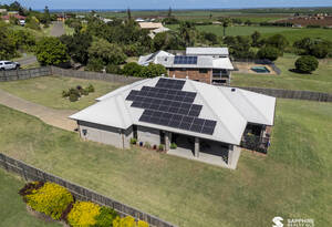 🌴 Qunaba Lifestyle - Half an Acre, Shed/Workspace, Beach Moments Away image 2