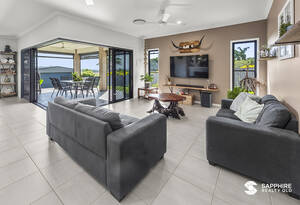 🌴 Qunaba Lifestyle - Half an Acre, Shed/Workspace, Beach Moments Away image 7