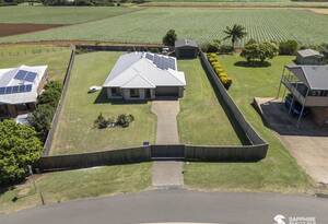 🌴 Qunaba Lifestyle - Half an Acre, Shed/Workspace, Beach Moments Away image 1