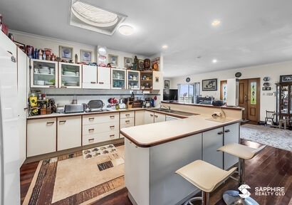 Unmatched Panoramic Views From One of the Hummock's Finest Locations image 3