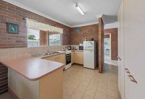 Flexible Dual‑Income Opportunity Close to Bundaberg CBD image 11