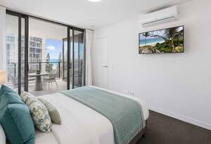 Fully Furnished One-Bedroom Apartment | Surfers Paradise Boulevard image 6