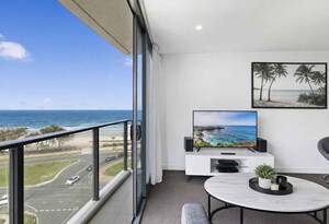 Fully Furnished One-Bedroom Apartment | Surfers Paradise Boulevard image 4