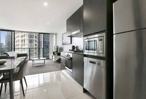 Fully Furnished One-Bedroom Apartment | Surfers Paradise Boulevard image 2