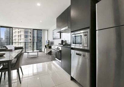 Fully Furnished One-Bedroom Apartment | Surfers Paradise Boulevard image 2