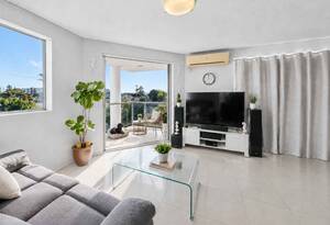 Modern Bargara Unit – Wake Up to Ocean Views and Sea Breezes image 6