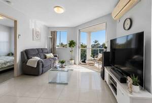 Modern Bargara Unit – Wake Up to Ocean Views and Sea Breezes image 5