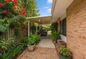 Spacious Family Home with Huge Three-Bay Shed in Kepnock image 13