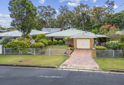 Thumbnail: Spacious Family Home with Huge Three-Bay Shed in Kepnock